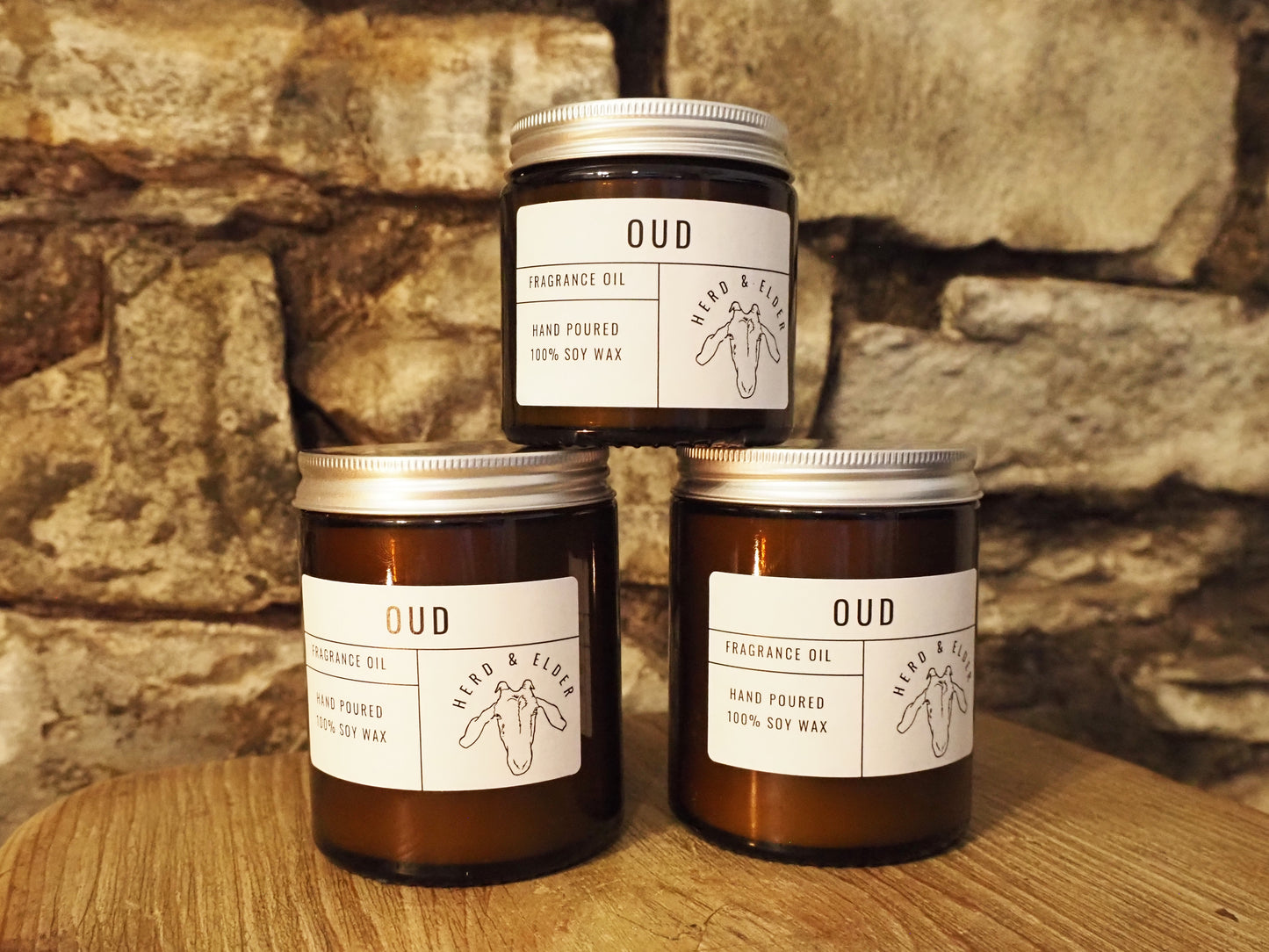 Oud Soy Candle – Luxurious Agarwood & Floral Fragrance Blend