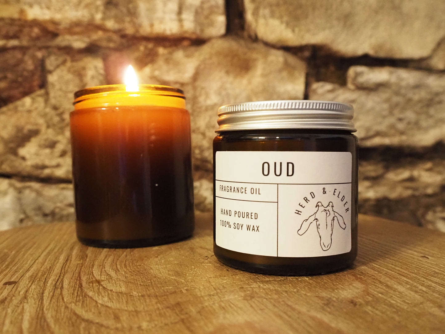 Oud Soy Candle – Luxurious Agarwood & Floral Fragrance Blend
