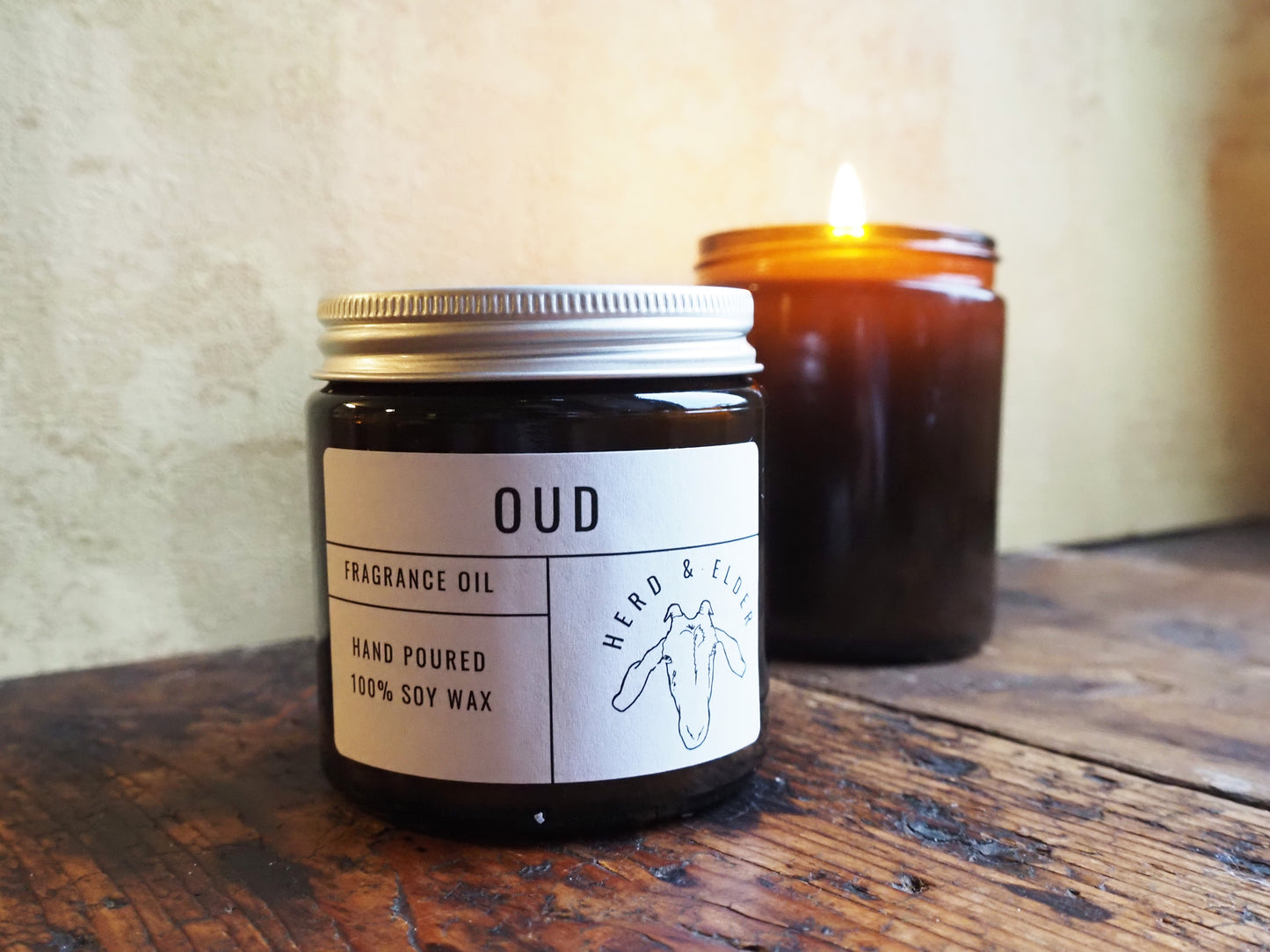 Oud Soy Candle – Luxurious Agarwood & Floral Fragrance Blend