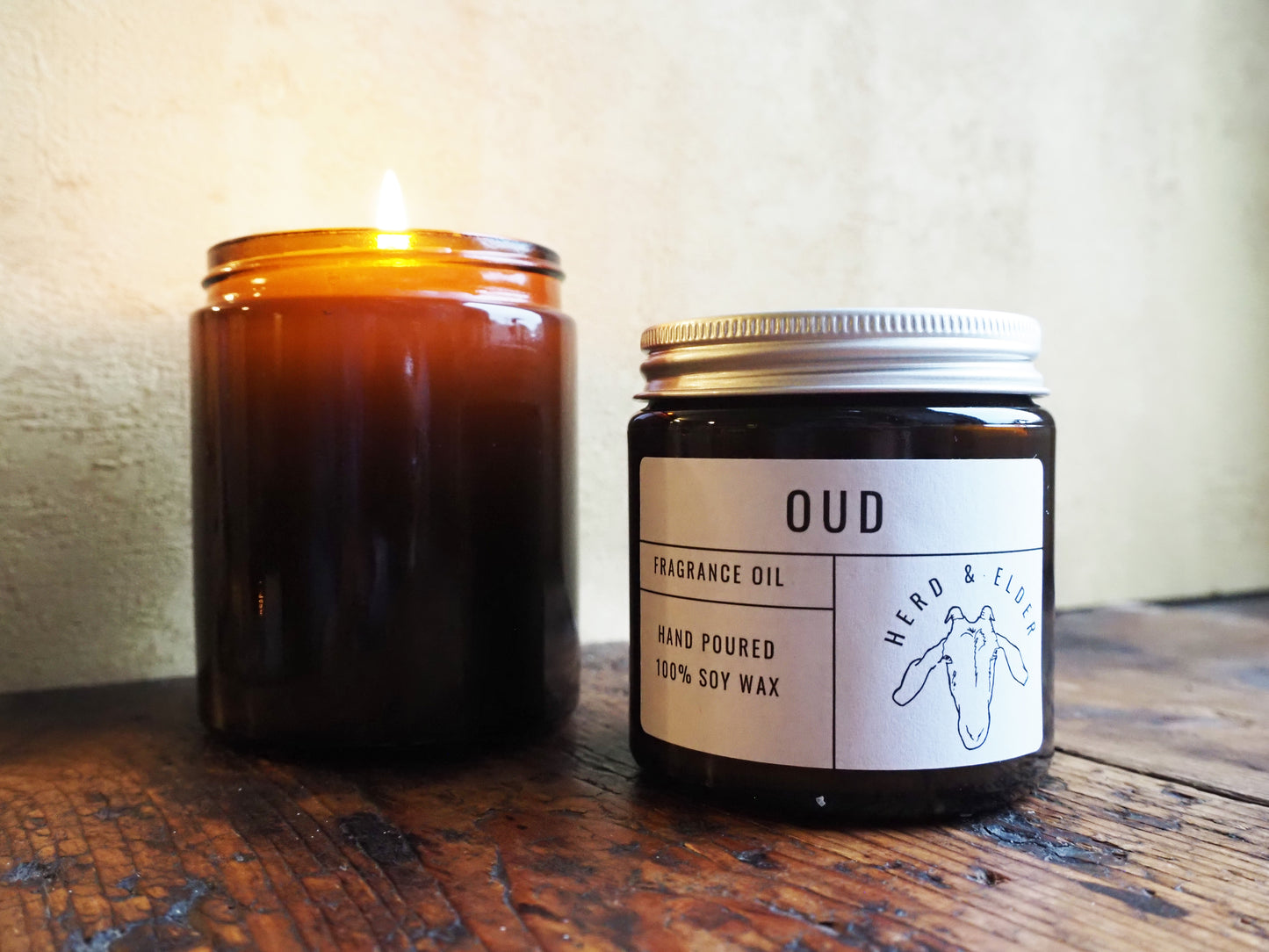 Oud Soy Candle – Luxurious Agarwood & Floral Fragrance Blend